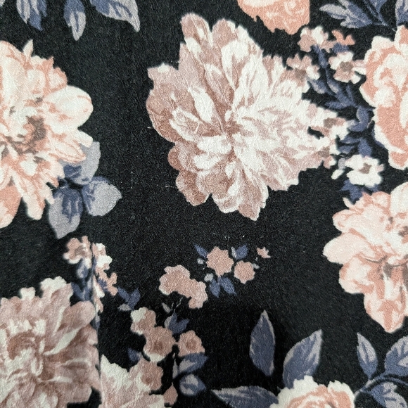 Torrid Black Floral Textured Woven With Eyelet Trim Cold Shoulder Top Size 1 - Picture 7 of 15